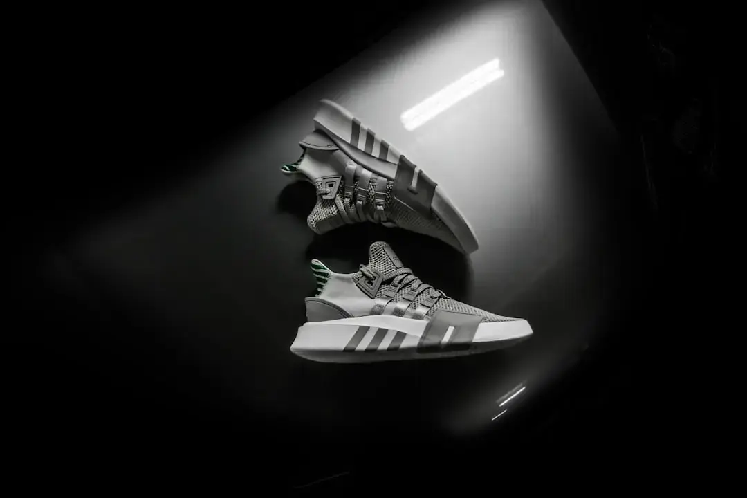 Adidas dezvăluie un sneaker de baschet tipărit în 3D