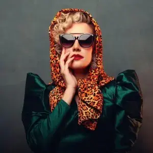 Anii '80: Cum să-i porți azi fără să pari la o petrecere tematică?