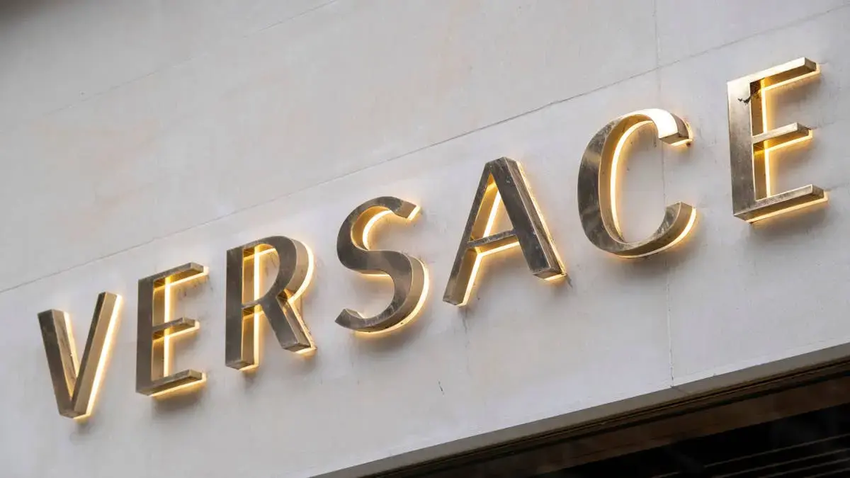 CEO-ul Versace a renunțat în contextul restructurării