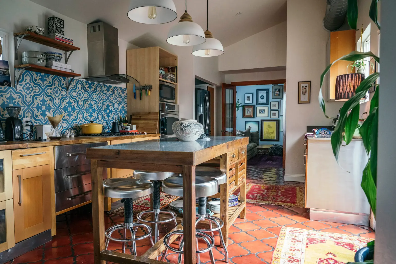 Decorul care te încarcă cu energie: ghidul dopamine decor