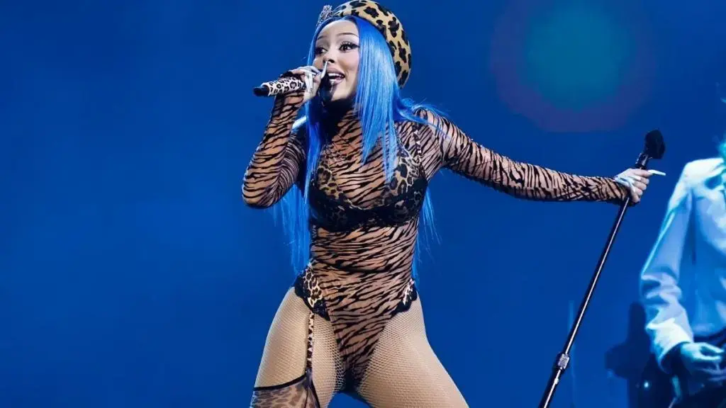 Doja Cat și Latto Incendiază Ecranul: Teaserul Noului Videoclip Face Furori