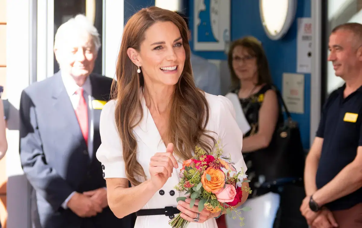 Eleganța atemporală: Stilul rochiei purtate de Kate Middleton