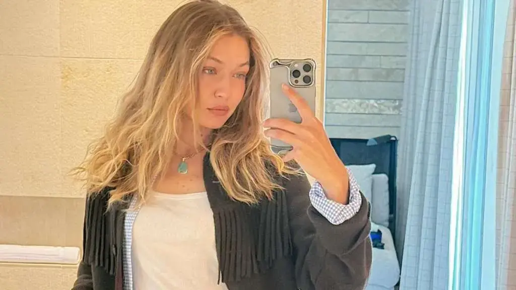 Gigi Hadid, o apariție de senzație la Paris: Eleganță pură la „Striking Dinner”