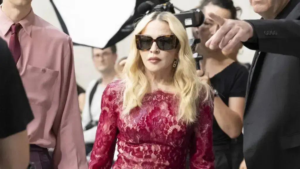 Îndrăznețul fani ai minisoftelor Madonna