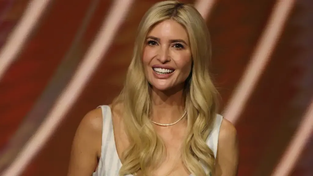 Ivanka Trump, sirenă modernă: apariție spectaculoasă în bikini pe malul mării