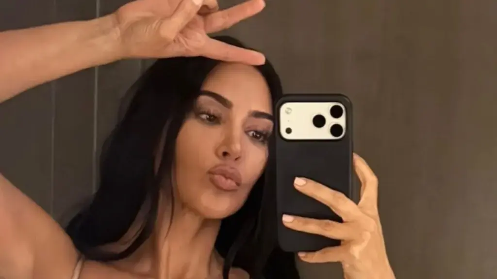 Jacketa din piele a lui Kim Kardashian a declanșat o controversă cu o revelație de twist