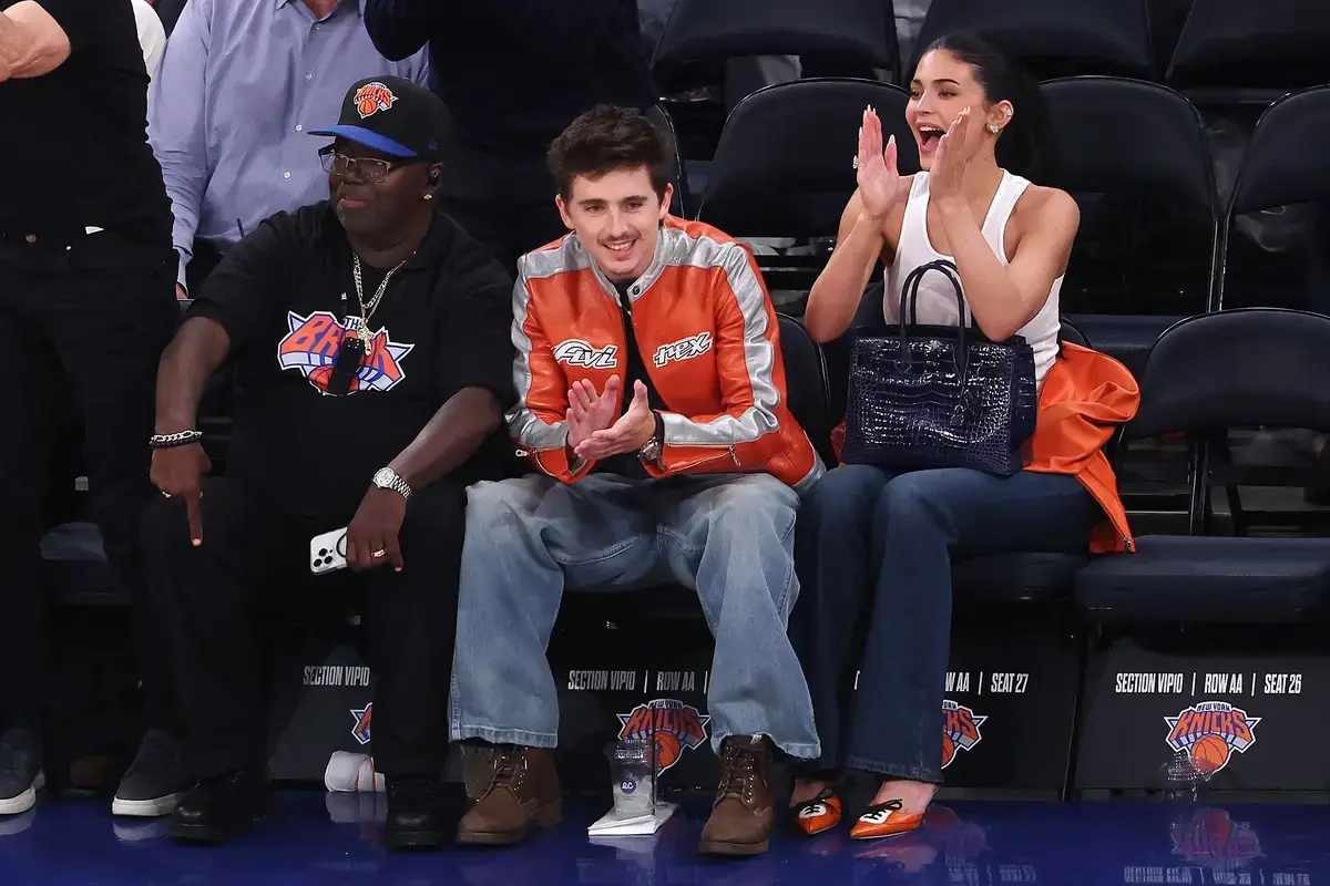 Kylie Jenner, apariție stylish la meciul Knicks: o nouă tendință?