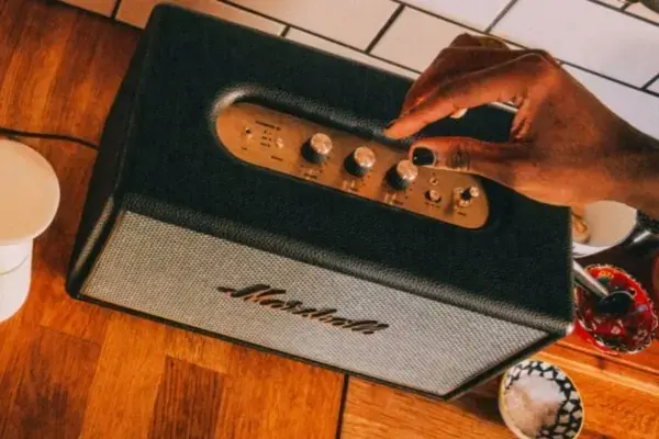 Marshall ridică ștacheta: Acton IV și Stanmore IV aduc sunetul Hi-Fi în haine retro