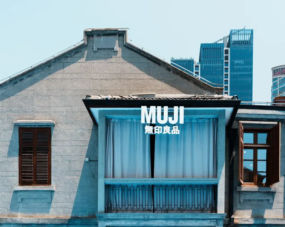 Miu Miu readuce la viață sneaker-ul iconic Bubble din anii 2000