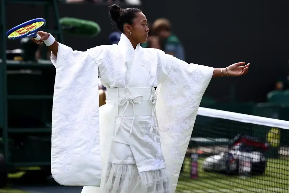 Naomi Osaka uimește la Wimbledon cu o rochie inspirată de ceremonialul japonez