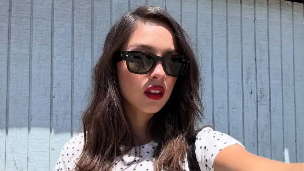 Olivia Rodrigo cucerește vara cu stil retro