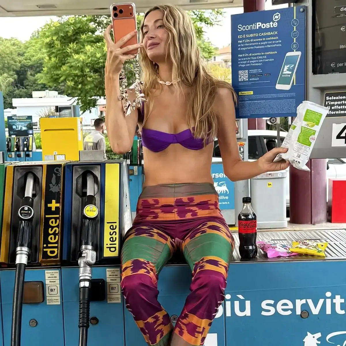 Pantalonii cu bikini: noua tendință pe plajă