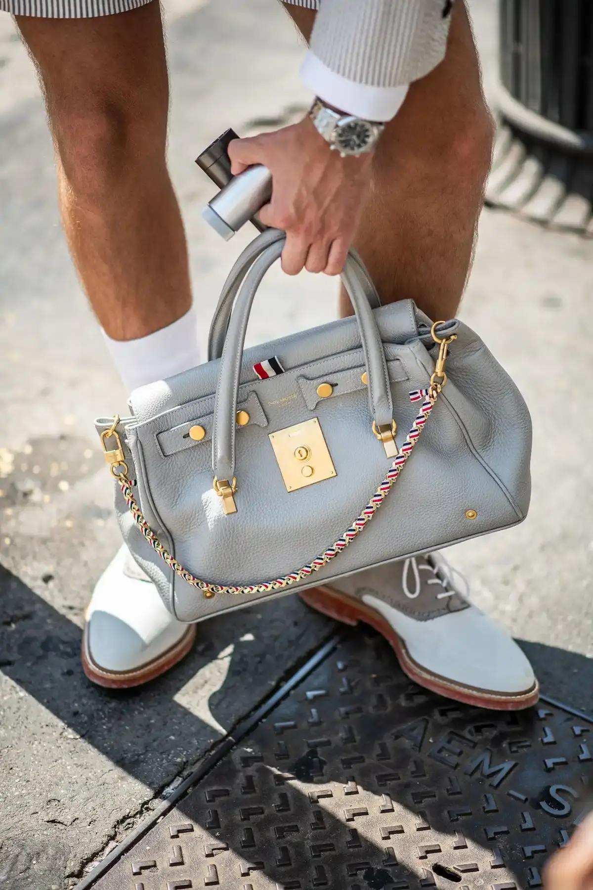 Rechinul ChillPill, accesoriul de neuitat de la Paris Fashion Week