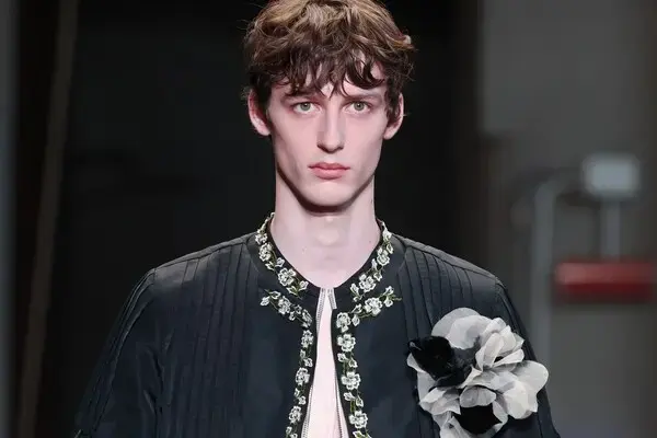 Simone Rocha: Prima Colectie de Bărbați în Cifre