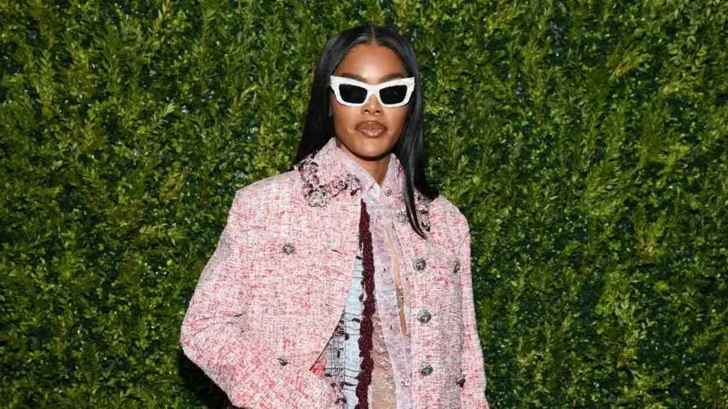 Teyana Taylor Să vezi prin cămașa Chanel Domine Festivalul Tribeca Artists Cina