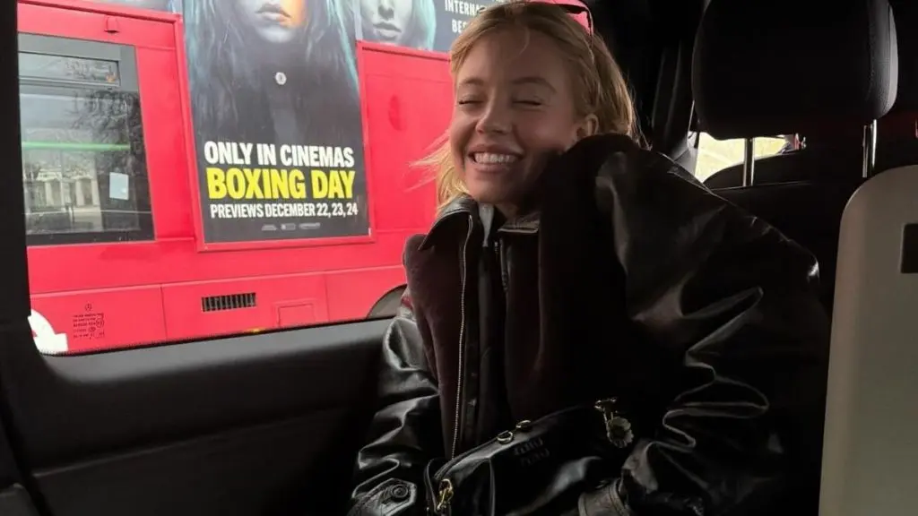 Sydney Sweeney prezintă noua colecție lingerie SYRN cu temă de naștere